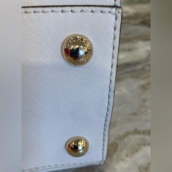 LIKE NEW MICHAEL KORS LARGE WHITE HAMILTON PURSE - Picture 15 of 16
